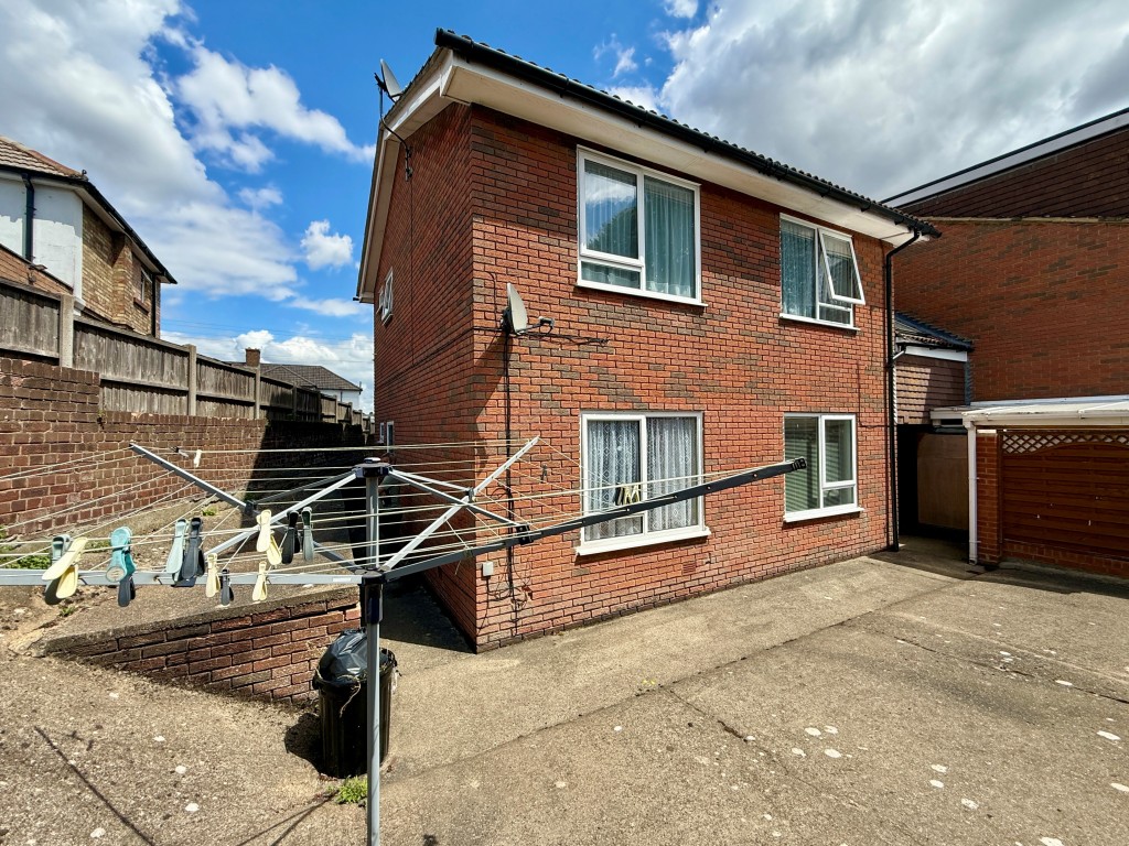 Lot: 148 - FREEHOLD BLOCK OF SIX FLATS FOR INVESTMENT - Rear of property
